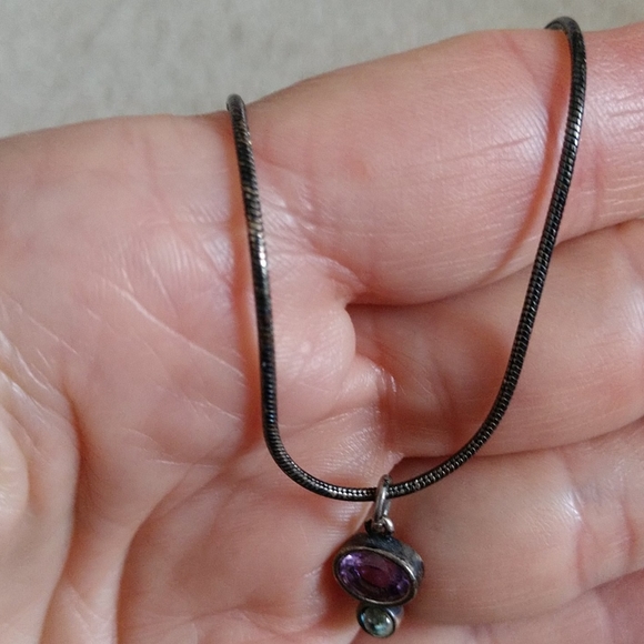 925 silver necklace w/ purple/green charm - Picture 3 of 3